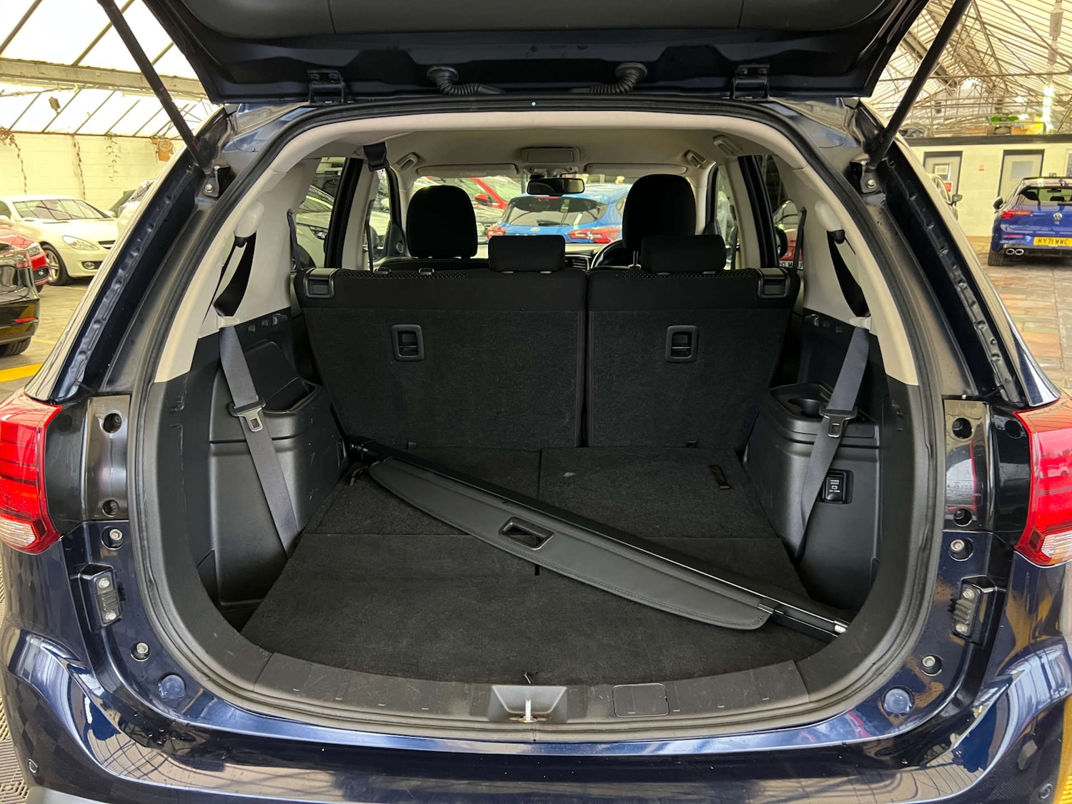 Used Mitsubishi Outlander 2017 for sale - 77326103: Photo 28