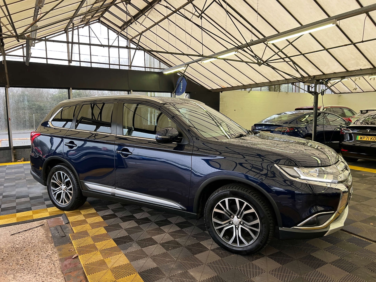 Used Mitsubishi Outlander 2017 for sale - 77326103: Photo 3