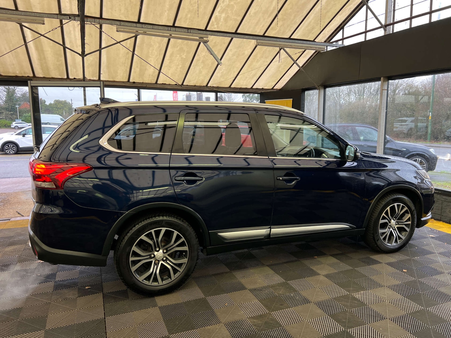 Used Mitsubishi Outlander 2017 for sale - 77326103: Photo 9