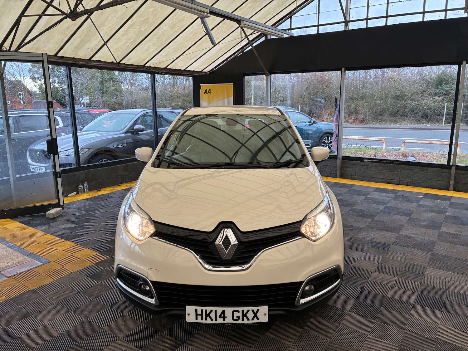 Used Renault Captur 2014 for sale - 77189526: Photo 2