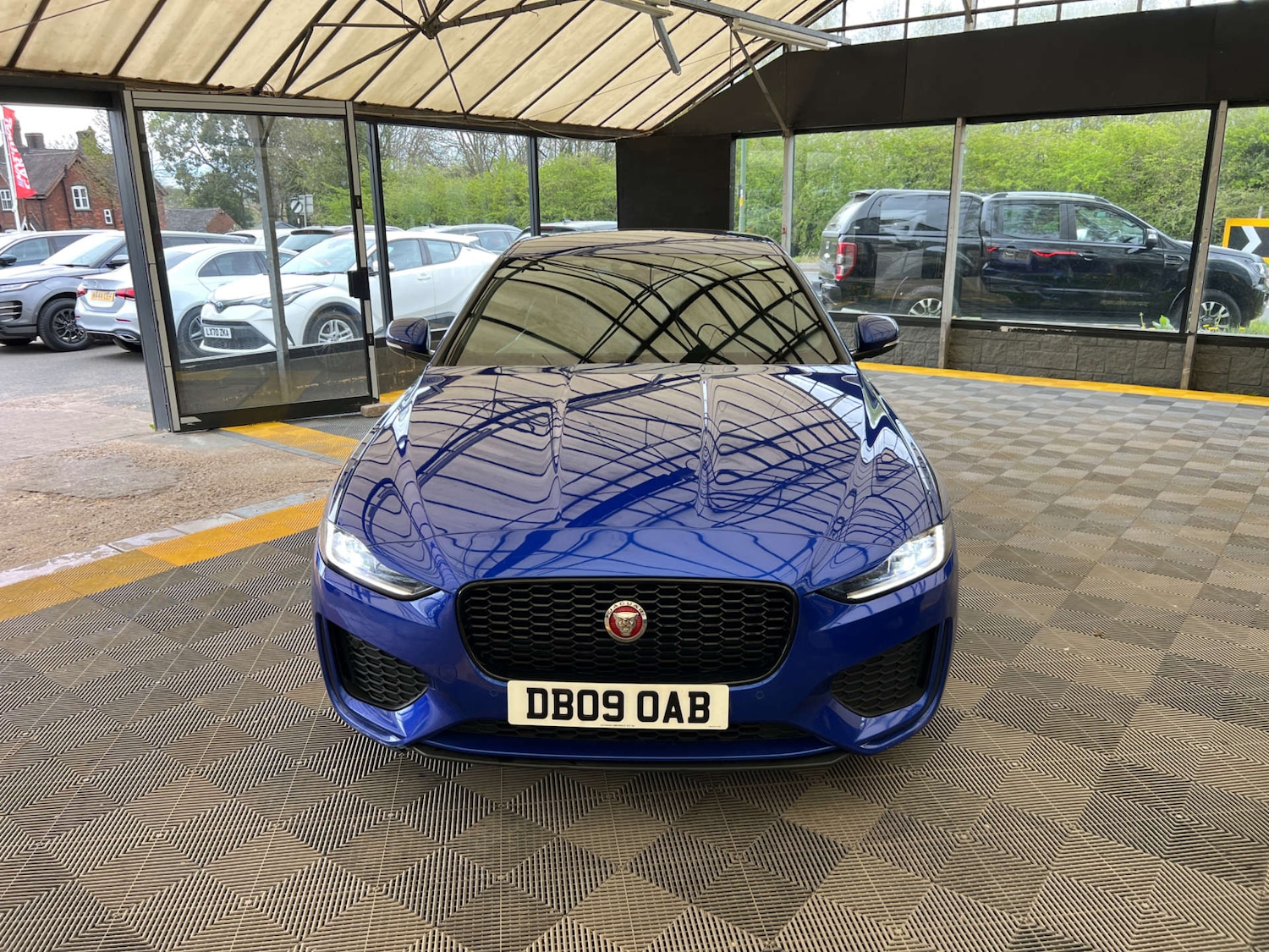 Used Jaguar XE 2020 for sale - 78182055: Photo 4