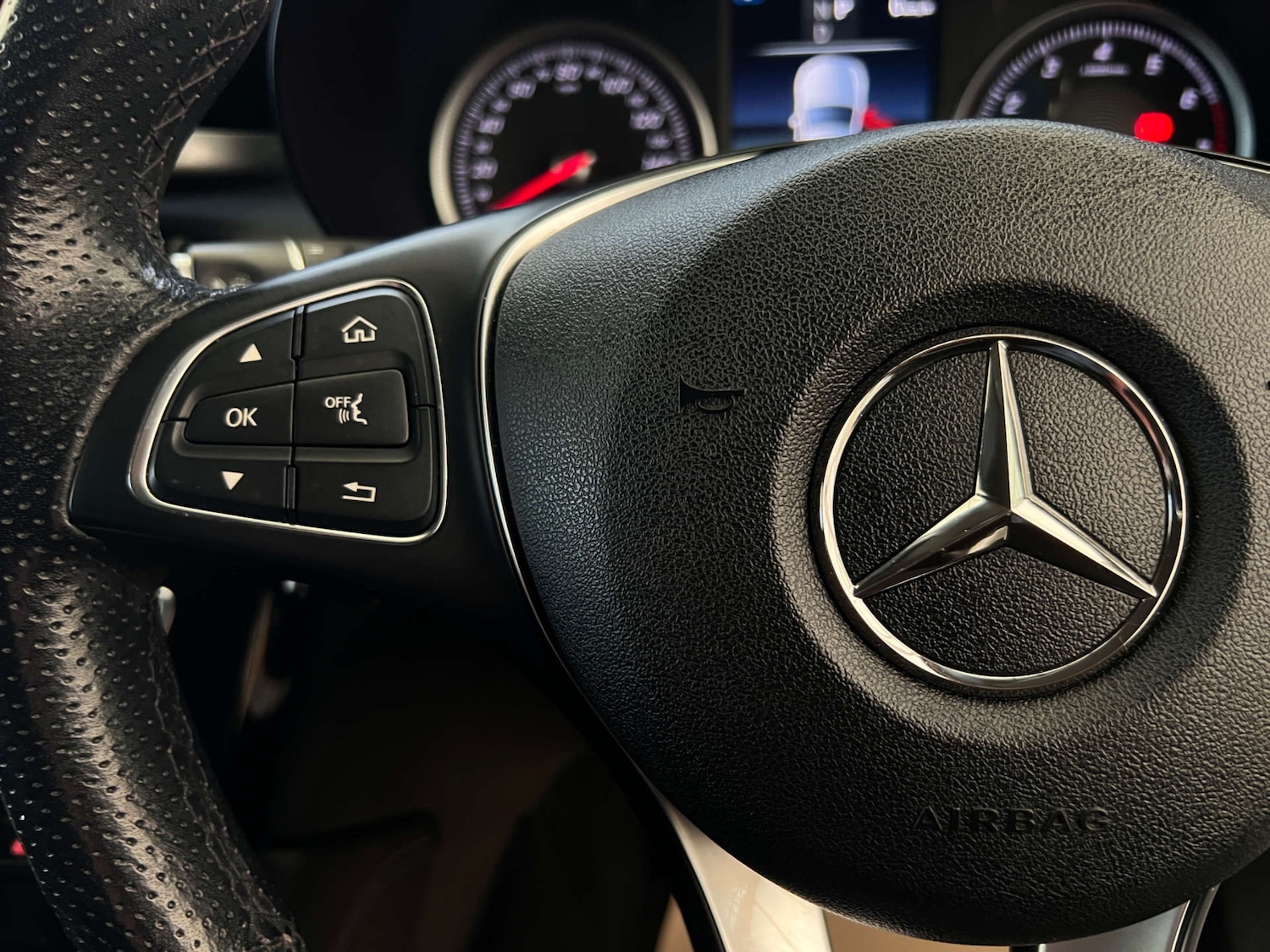 Used Mercedes-Benz GLC 2018 for sale - 77797071: Photo 15