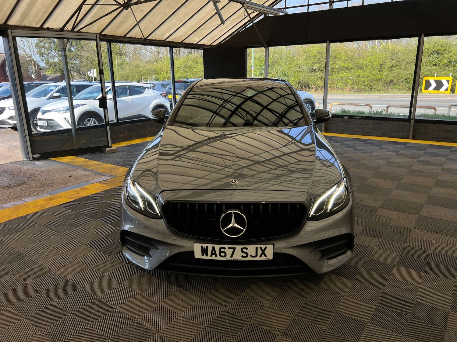 Used Mercedes-Benz E Class 2017 for sale - 78125390: Photo 4