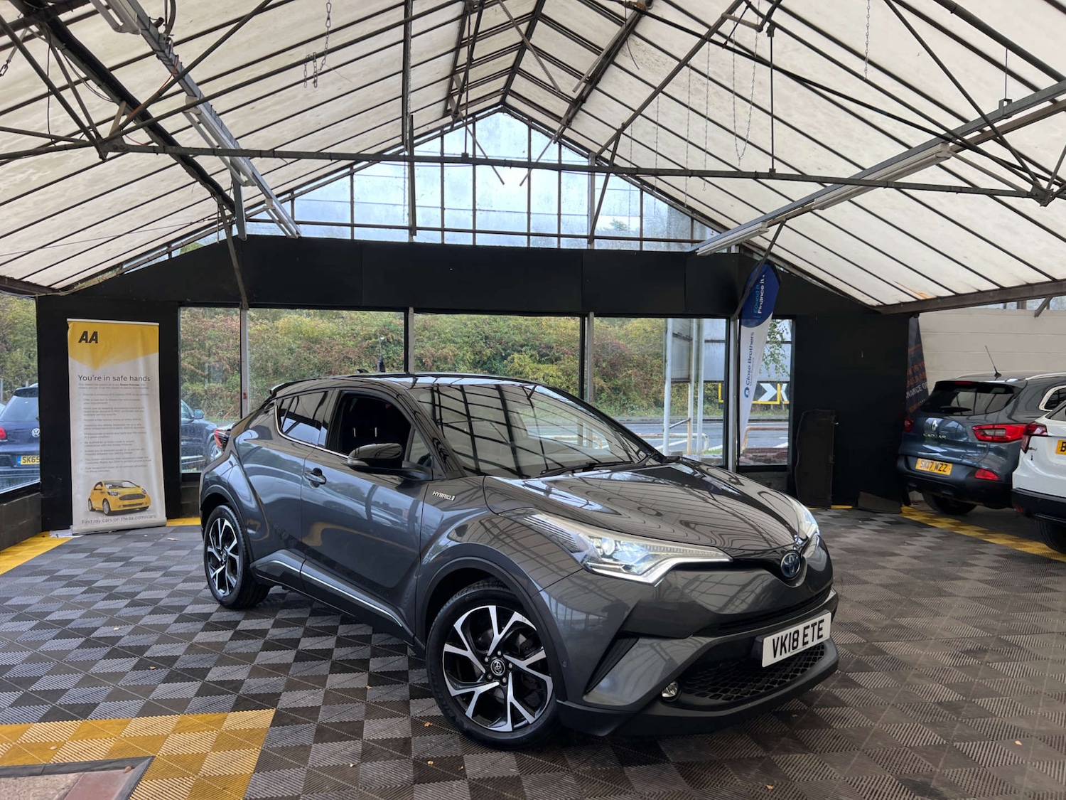 Used Toyota C-HR 2018 for sale - 76165315: Photo 1