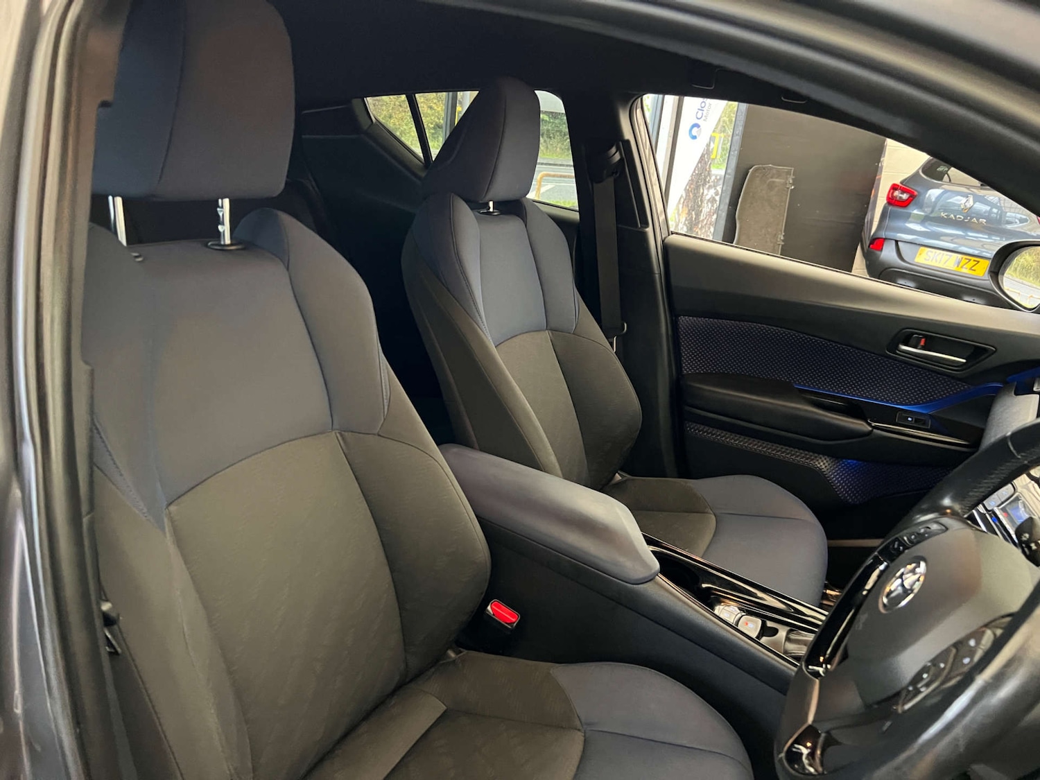 Used Toyota C-HR 2018 for sale - 76165315: Photo 10