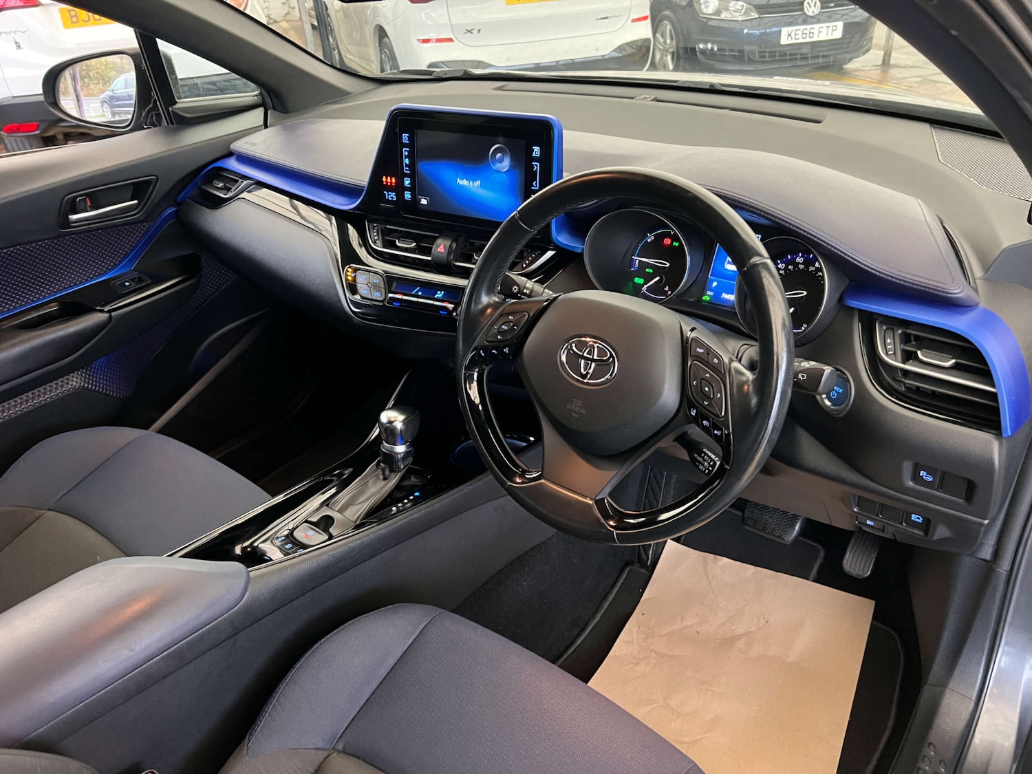 Used Toyota C-HR 2018 for sale - 76165315: Photo 11