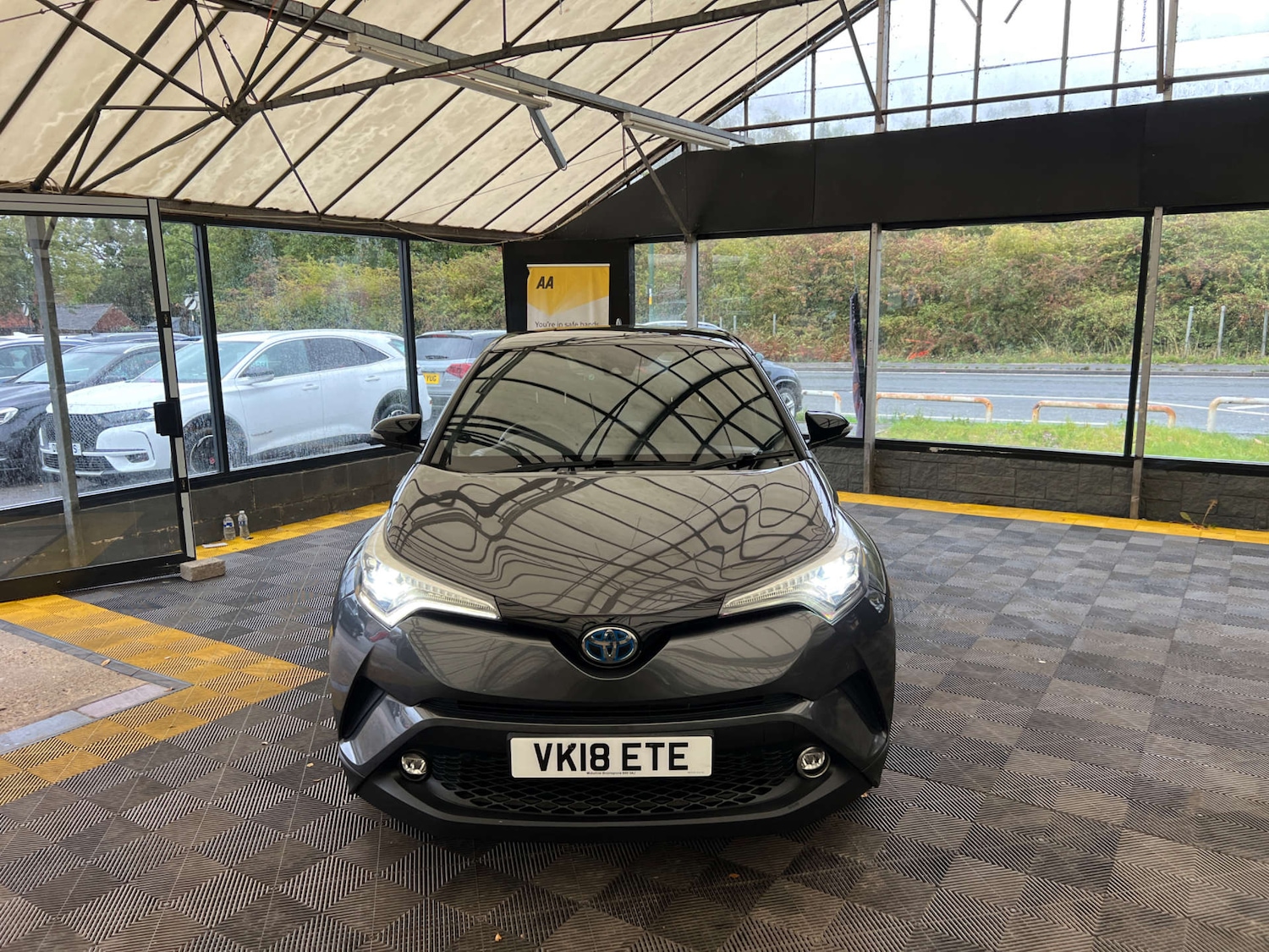 Used Toyota C-HR 2018 for sale - 76165315: Photo 3