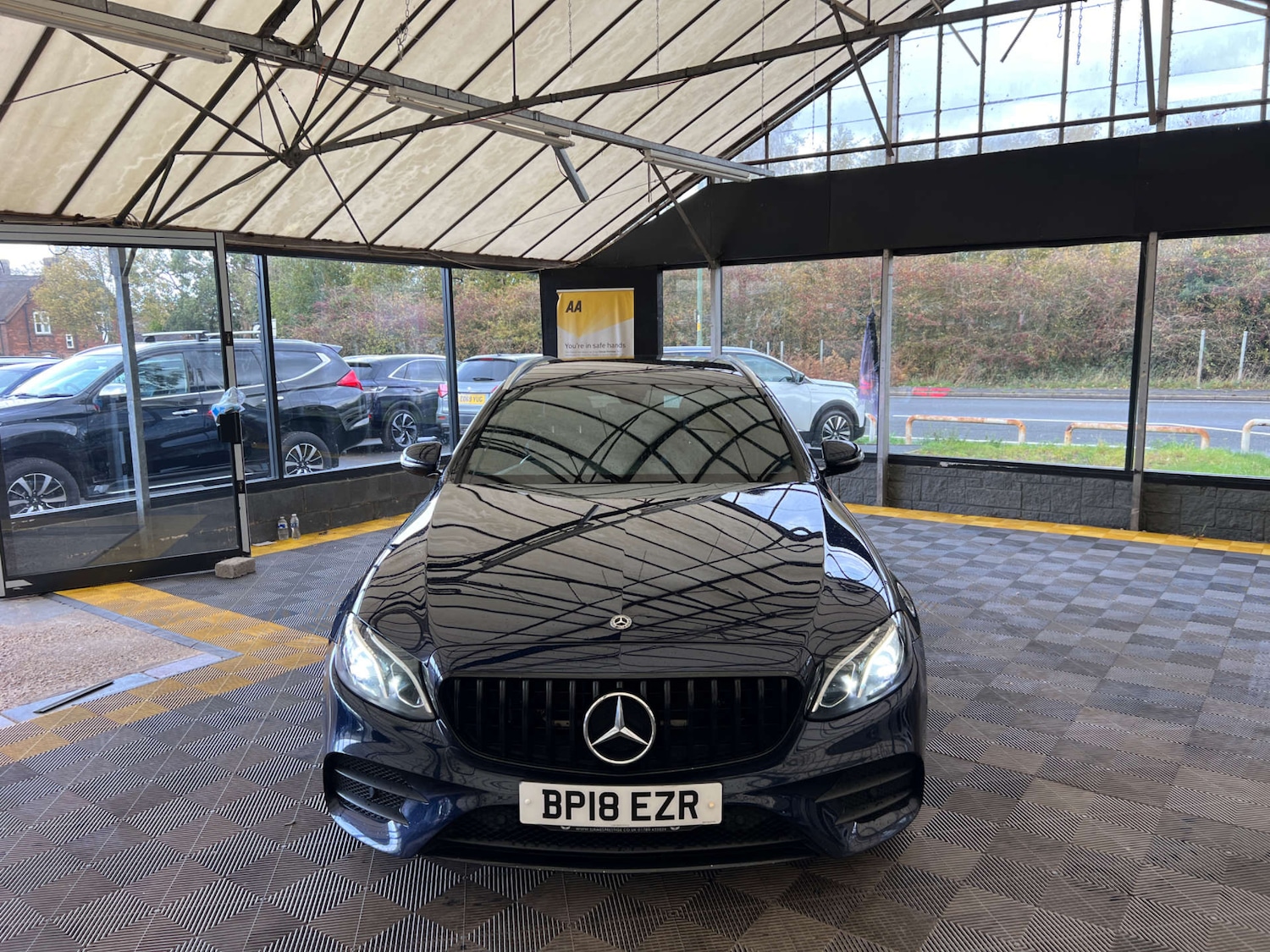 Used Mercedes-Benz E Class 2018 for sale - 76412611: Photo 2