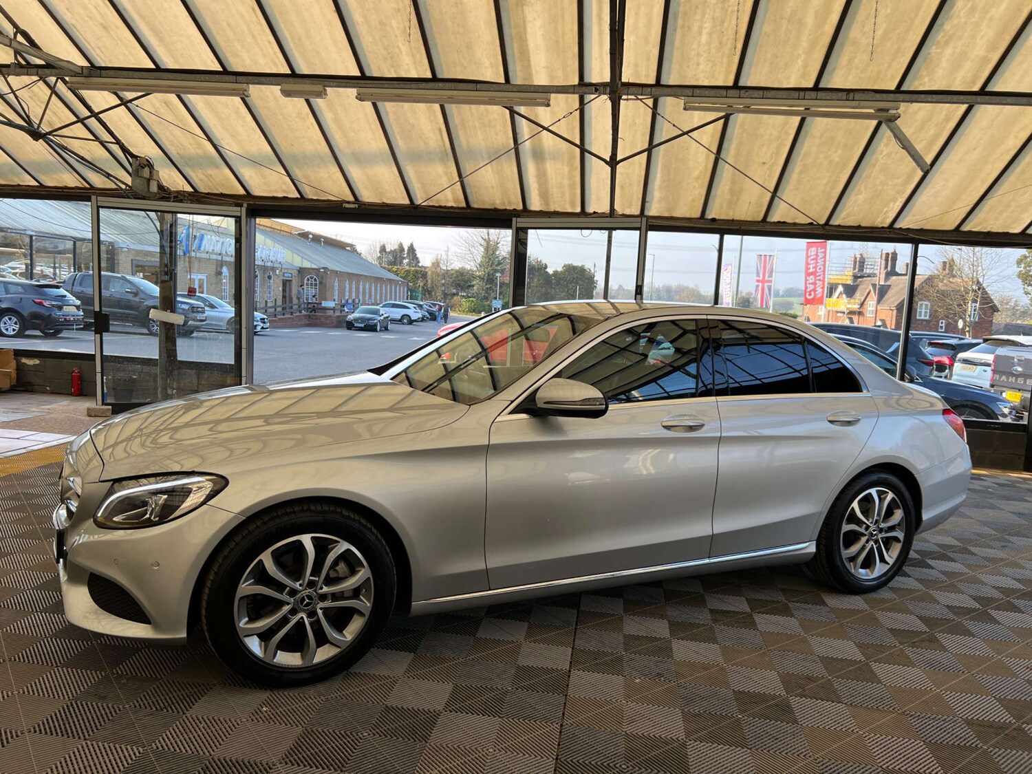 Used Mercedes-Benz C Class 2018 for sale - 77979862: Photo 5