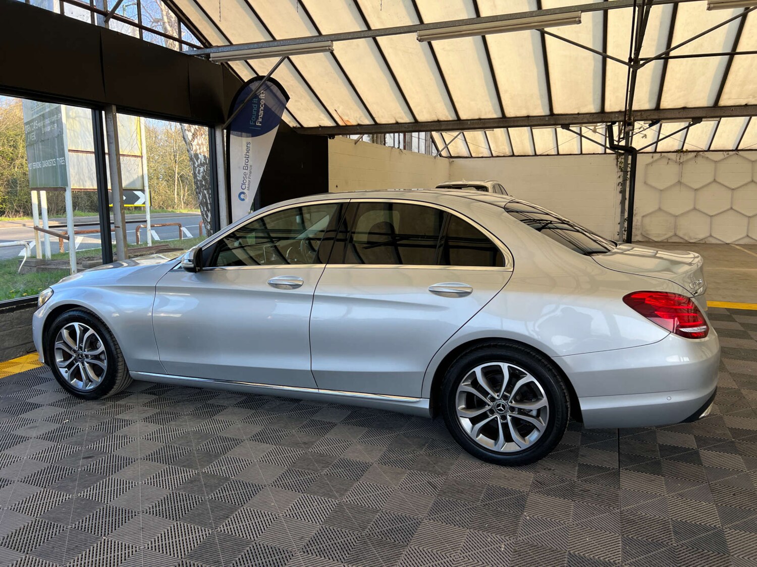 Used Mercedes-Benz C Class 2018 for sale - 77979862: Photo 7