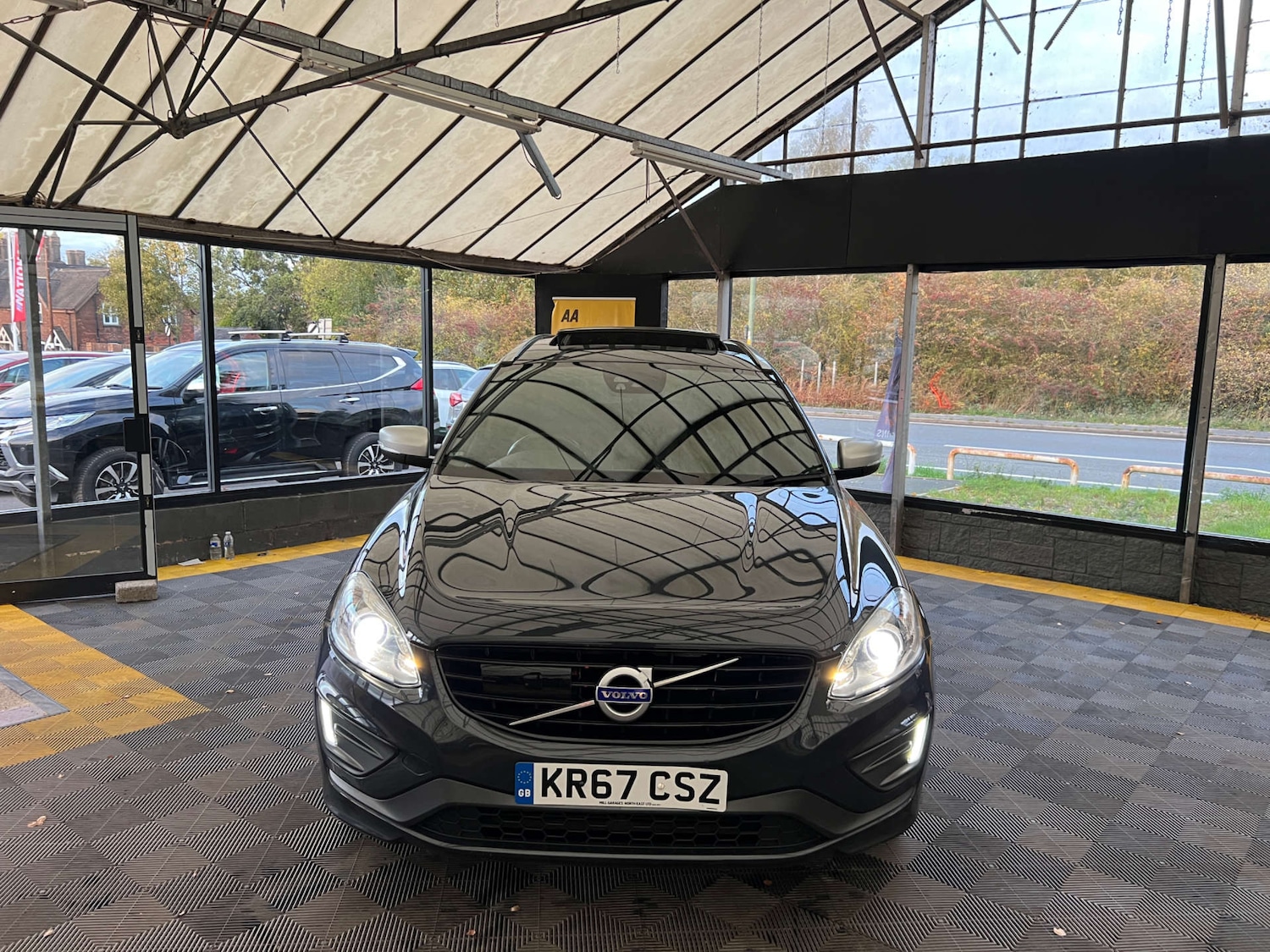 Used Volvo XC60 2017 for sale - 76339964: Photo 2