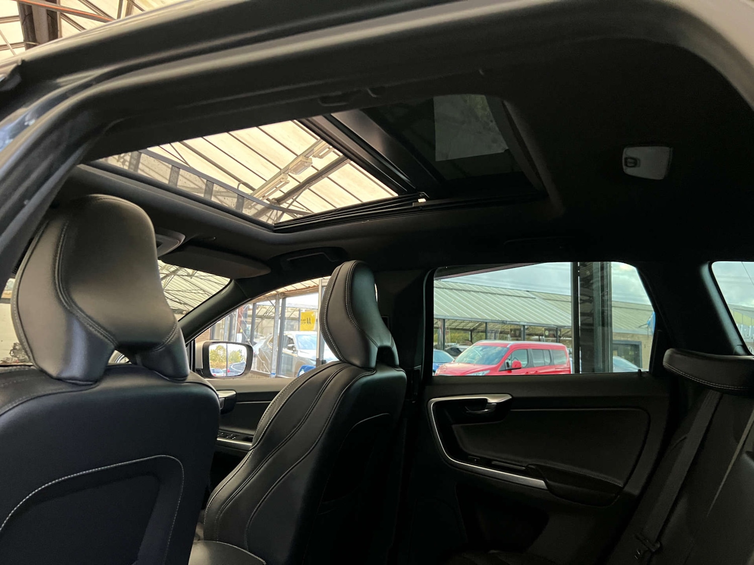 Used Volvo XC60 2017 for sale - 76339964: Photo 31