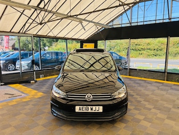 Used Volkswagen Touran 2018 for sale - 75470118: Photo