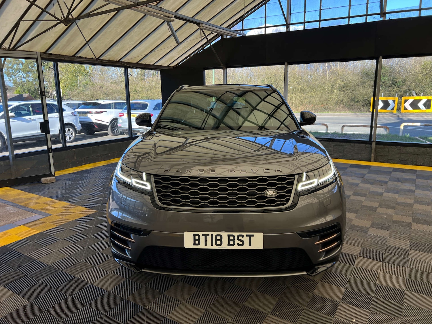 Used Land Rover Range Rover Velar 2018 for sale - 77896029: Photo 3