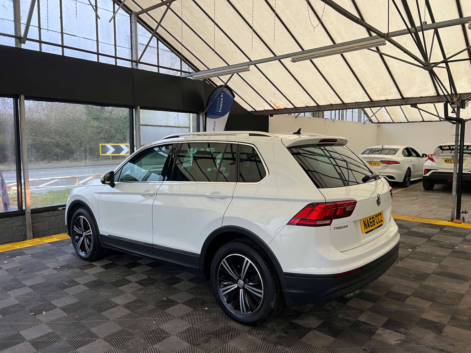 Used Volkswagen Tiguan 2018 for sale - 77897105: Photo 5