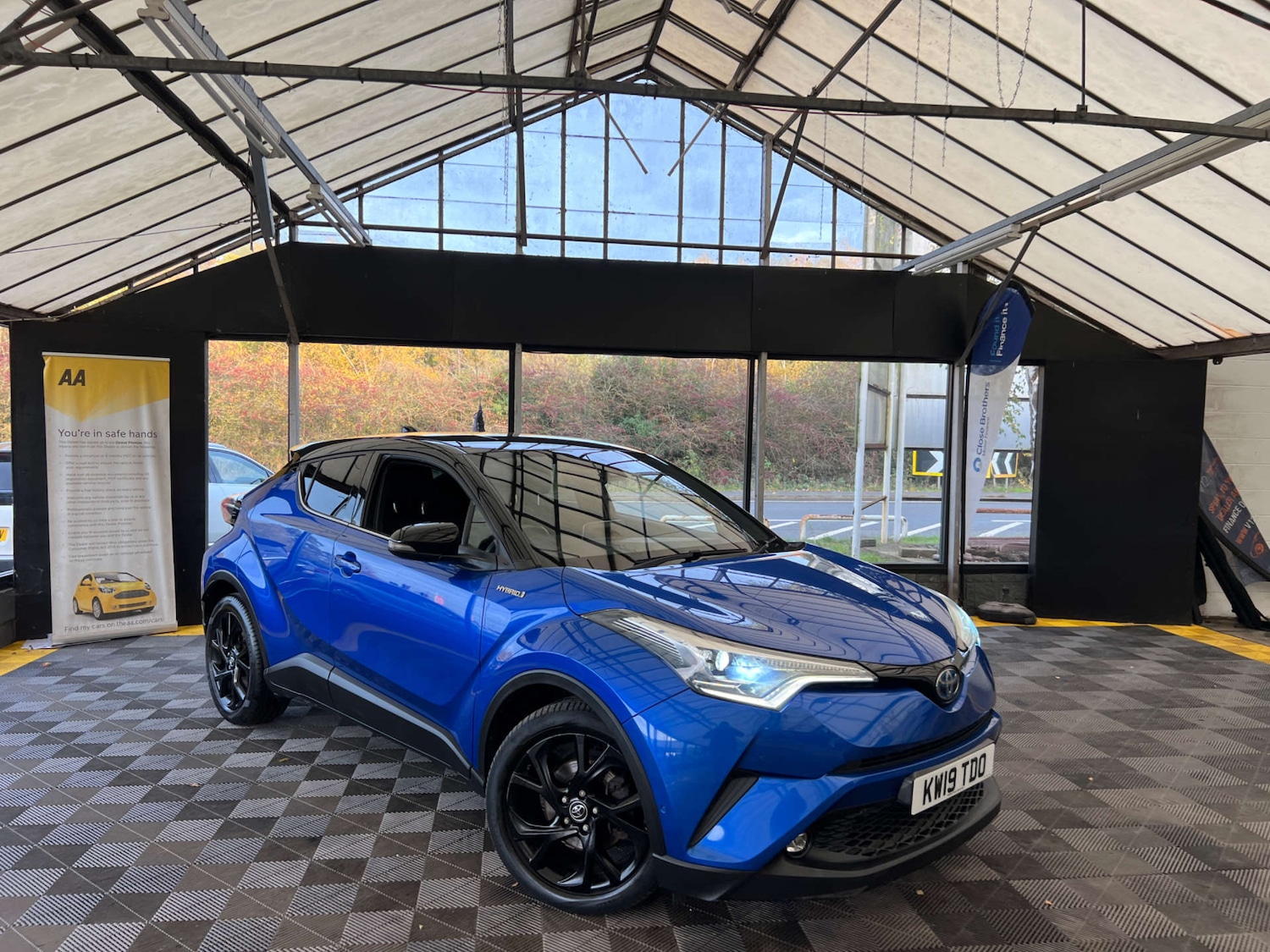 Used Toyota C-HR 2019 for sale - 76483205: Photo 1