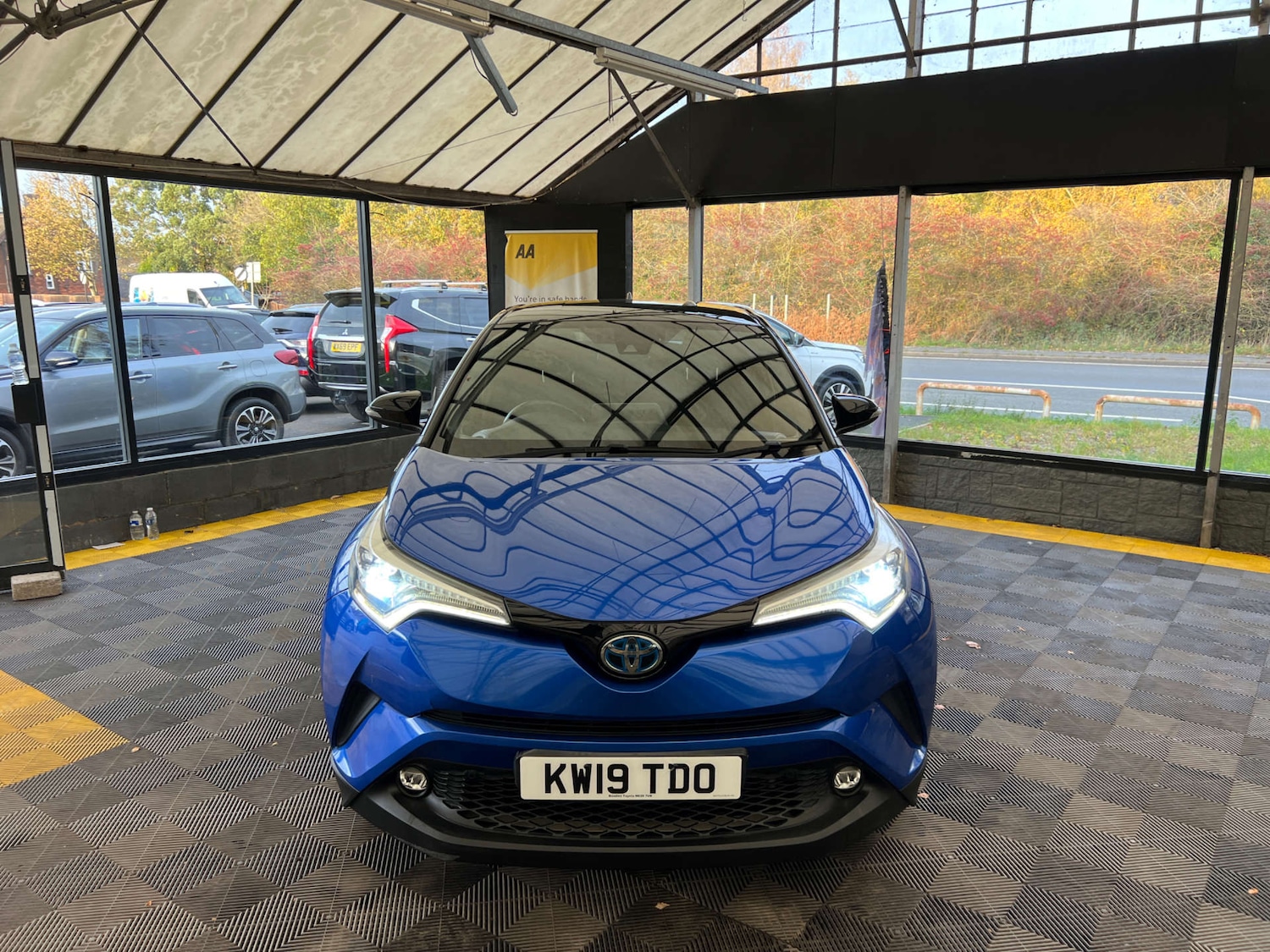 Used Toyota C-HR 2019 for sale - 76483205: Photo 2