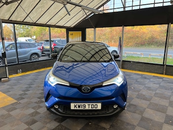 Used Toyota C-HR 2019 for sale - 76483205: Photo