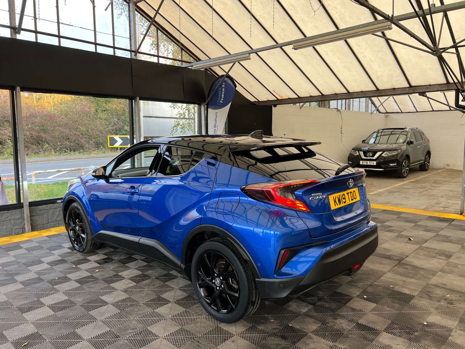 Used Toyota C-HR 2019 for sale - 76483205: Photo 4