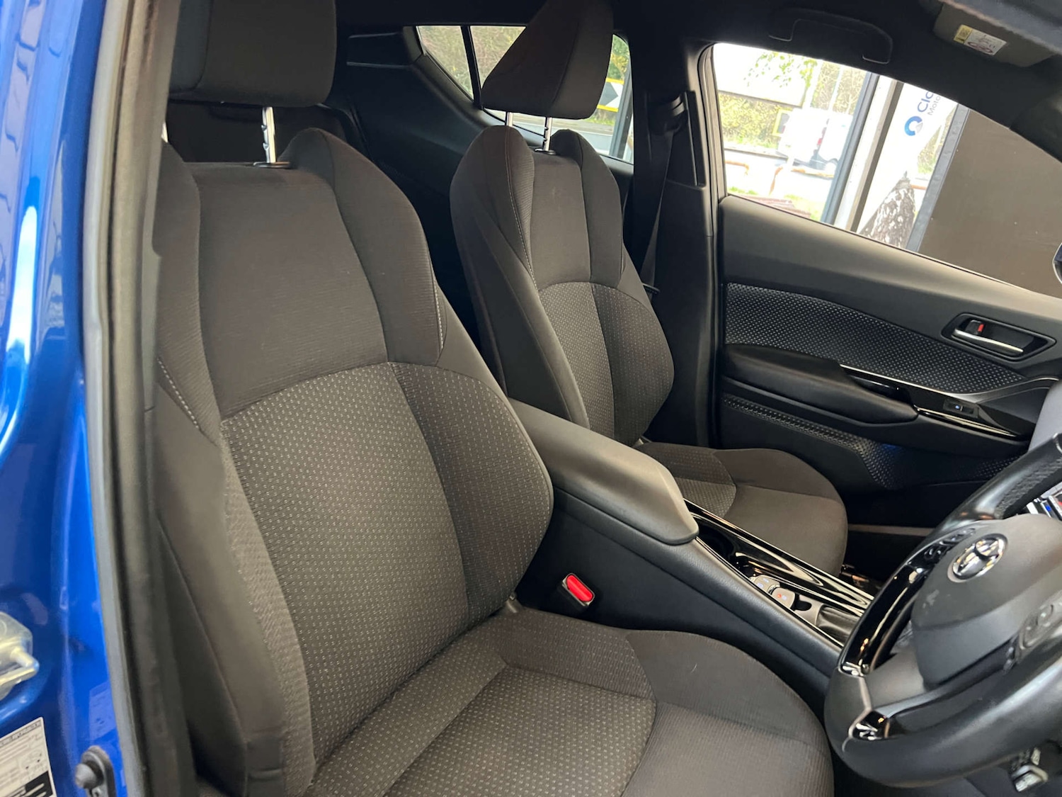 Used Toyota C-HR 2019 for sale - 76483205: Photo 9