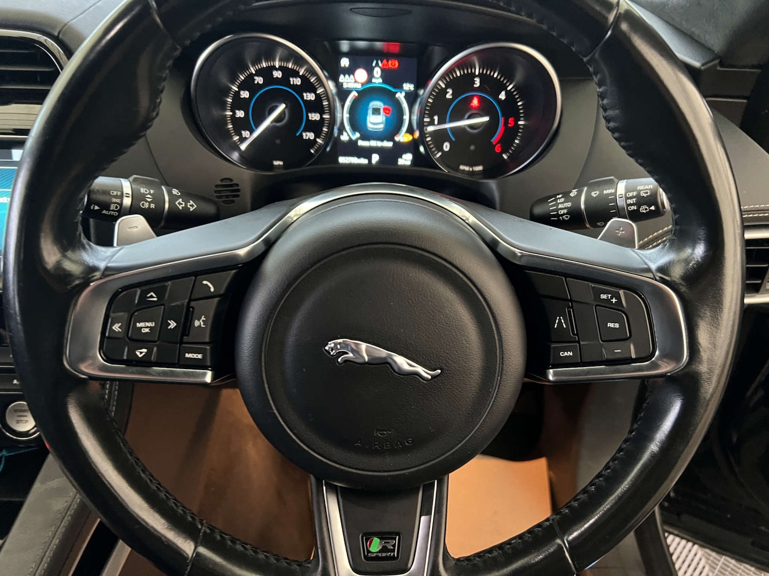 Used Jaguar F-Pace 2018 for sale - 76097143: Photo 18