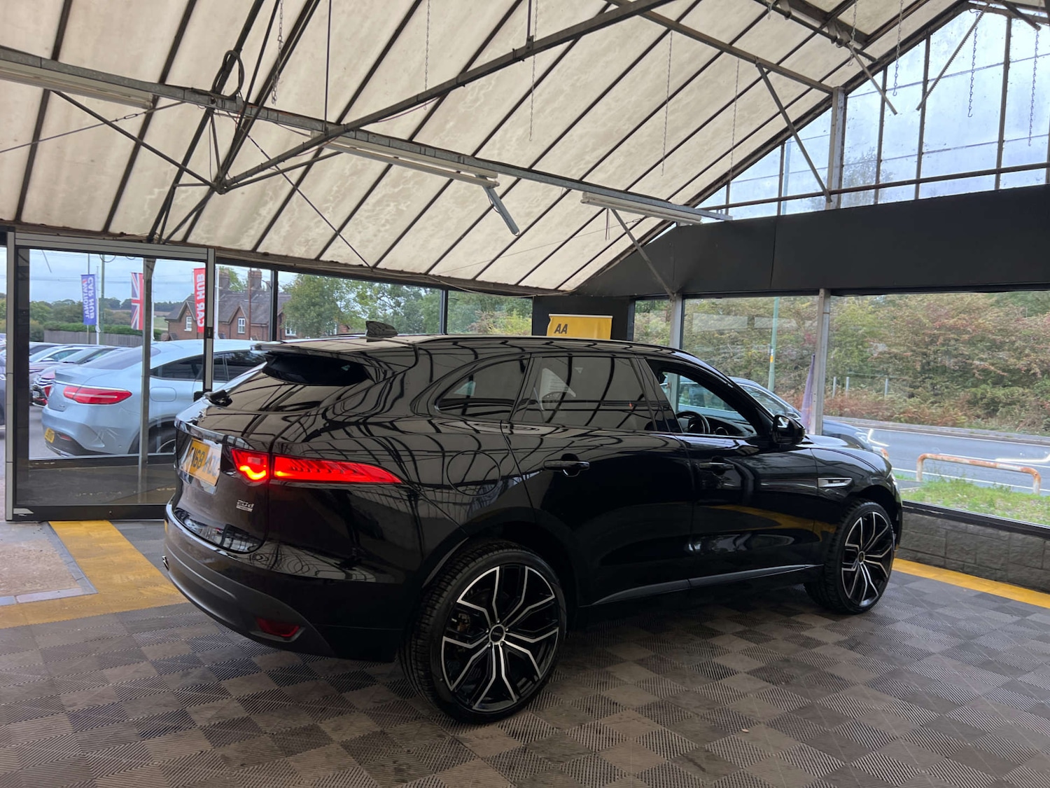 Used Jaguar F-Pace 2018 for sale - 76097143: Photo 7
