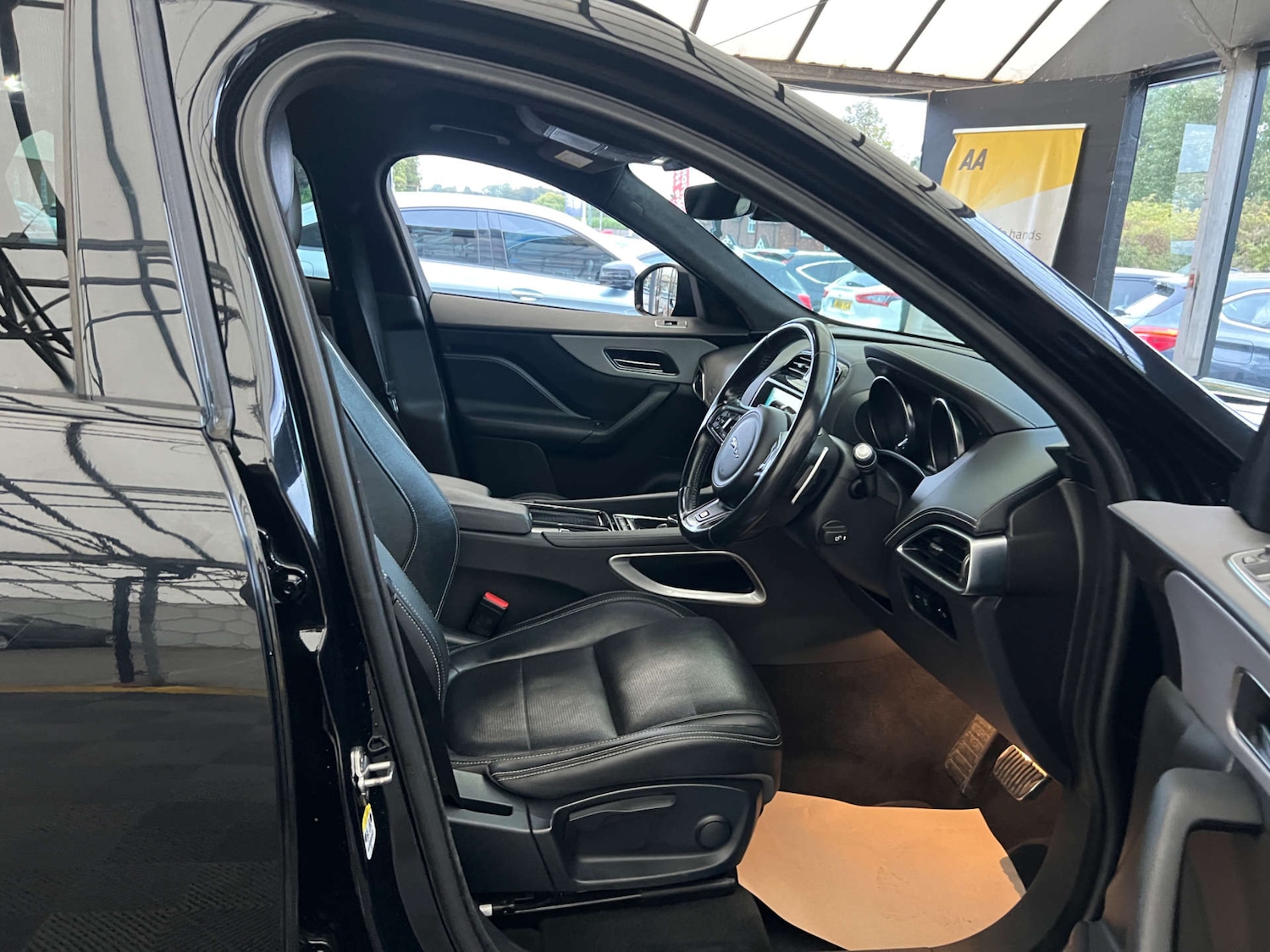 Used Jaguar F-Pace 2018 for sale - 76097143: Photo 9