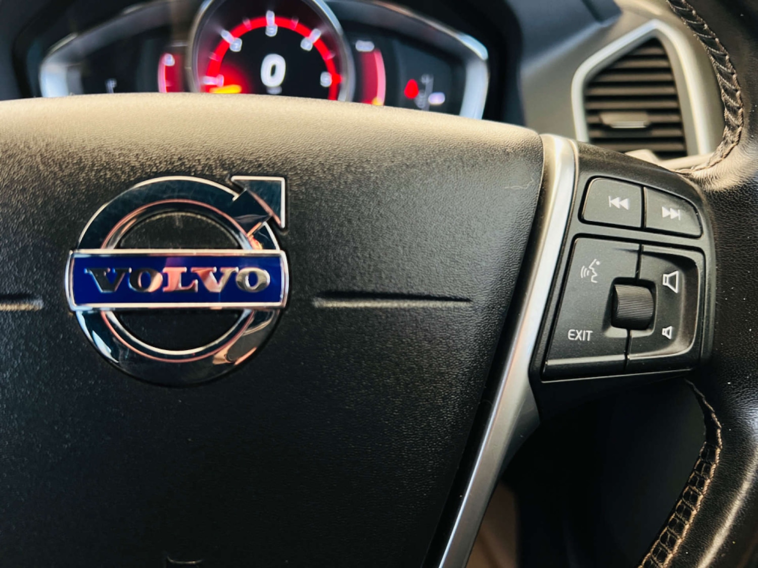 Used Volvo XC60 2017 for sale - 77578944: Photo 21