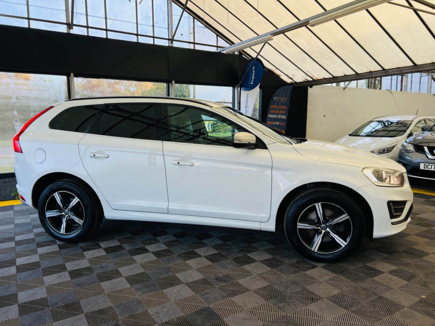 Used Volvo XC60 2017 for sale - 77578944: Photo 3