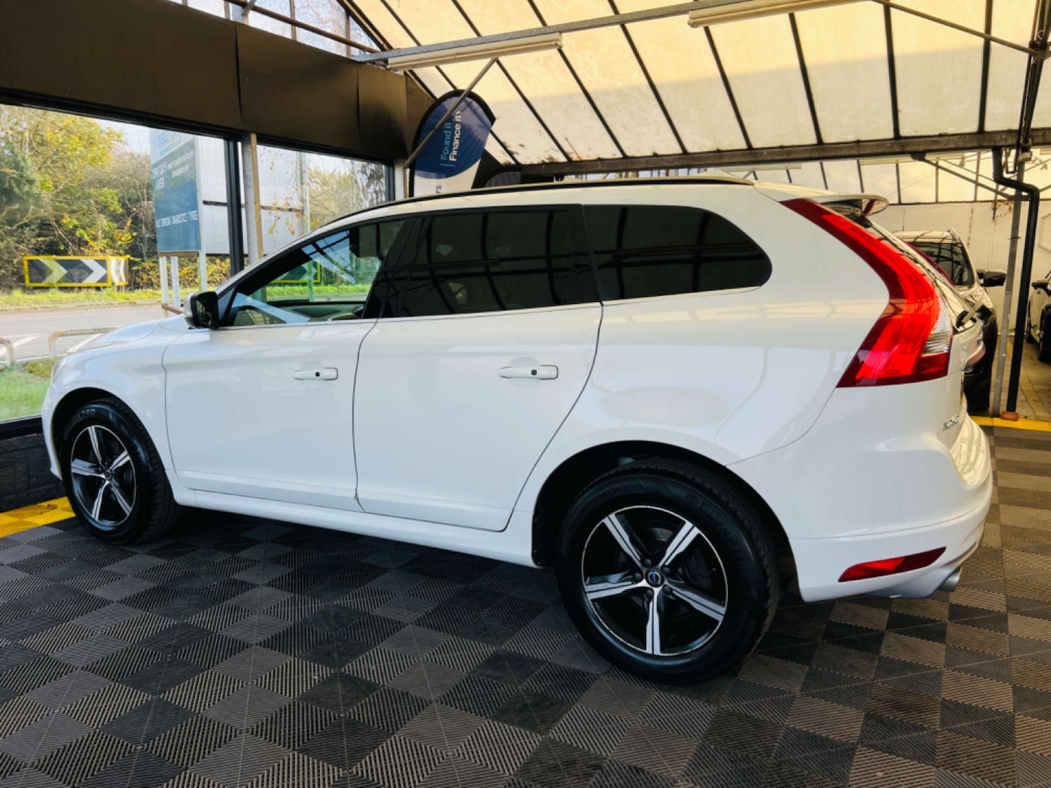 Used Volvo XC60 2017 for sale - 77578944: Photo 7