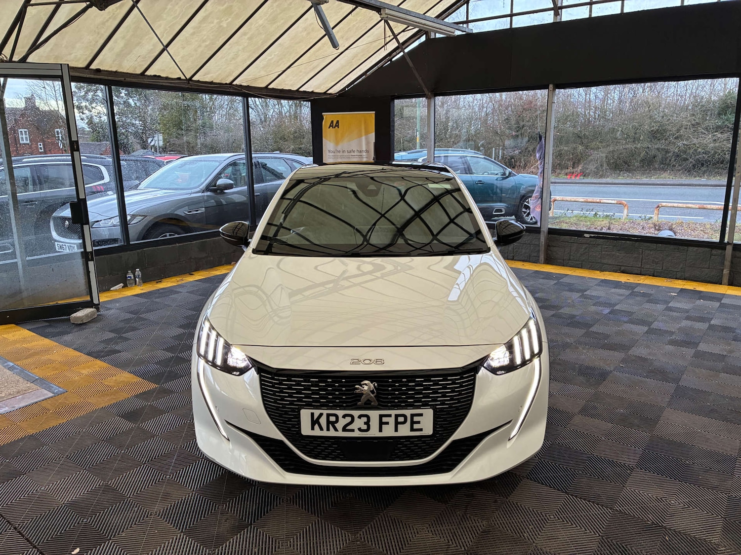 Used Peugeot 208 2023 for sale - 77189530: Photo 2