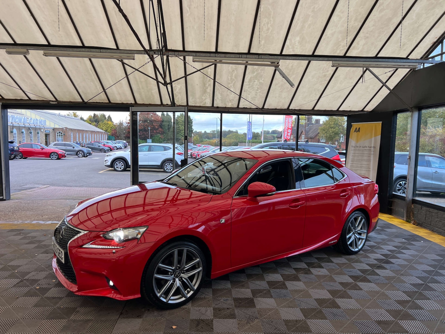 Used Lexus IS 2017 for sale - 76339961: Photo 4