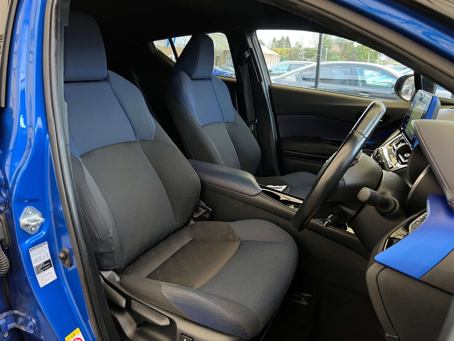 Used Toyota C-HR 2017 for sale - 77628811: Photo 11