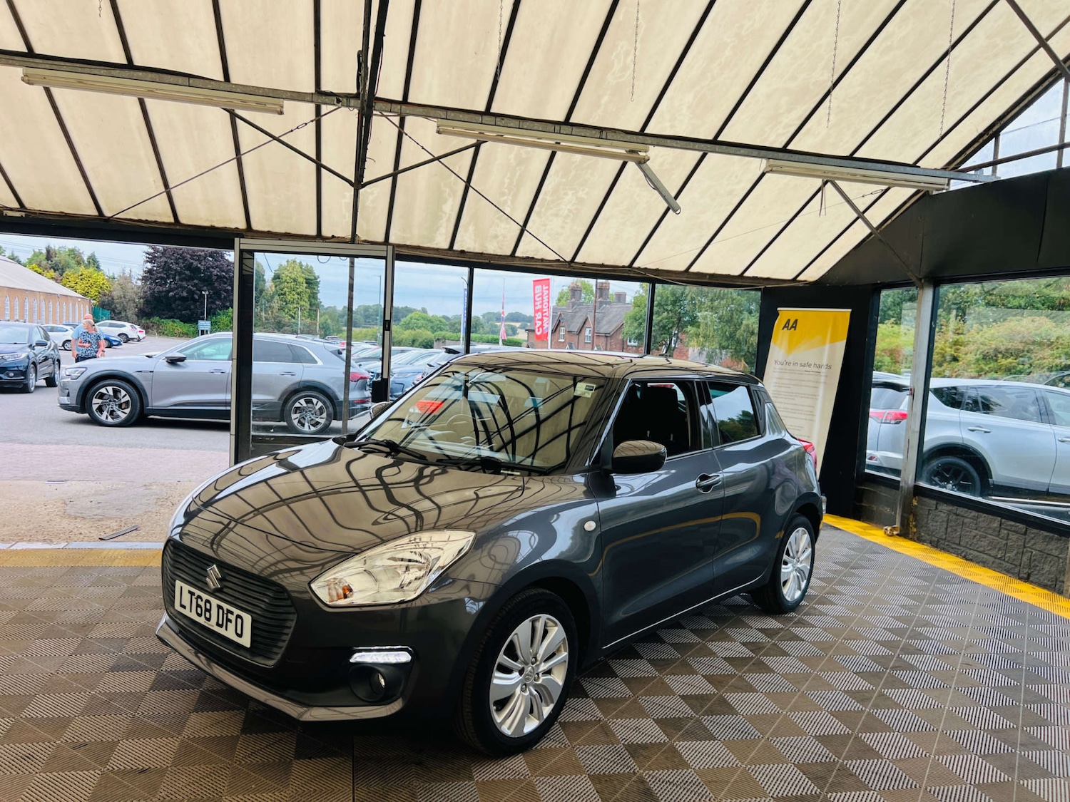 Used Suzuki Swift 2018 for sale - 76277885: Photo 3