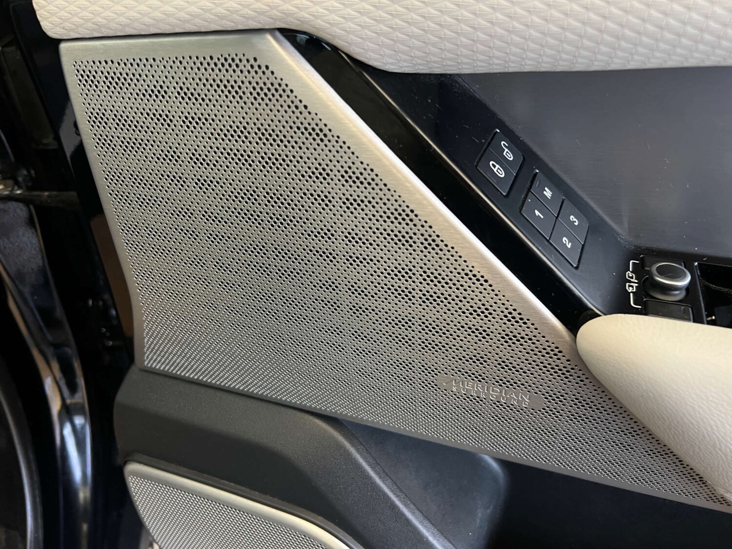 Used Land Rover Range Rover Velar 2019 for sale - 77469877: Photo 15