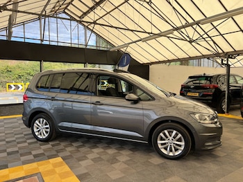 Used Volkswagen Touran 2017 for sale - 79600566: Photo