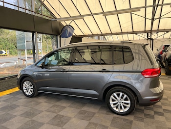 Used Volkswagen Touran 2017 for sale - 79600566: Photo