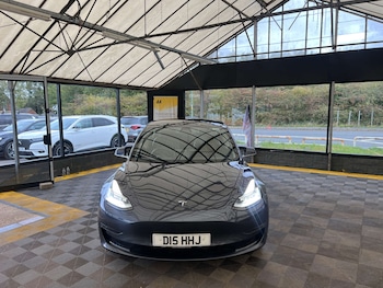 Used Tesla Model 3 2020 for sale - 76206219: Photo 2