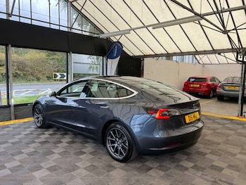 Used Tesla Model 3 2020 for sale - 76206219: Photo 4