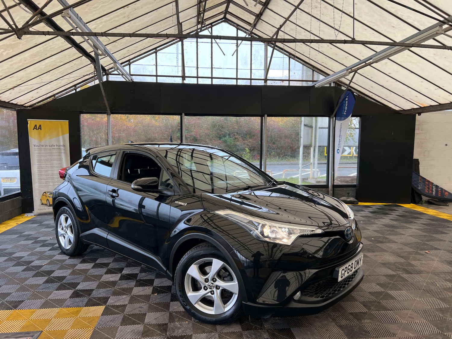 Used Toyota C-HR 2019 for sale - 76541320: Photo 1