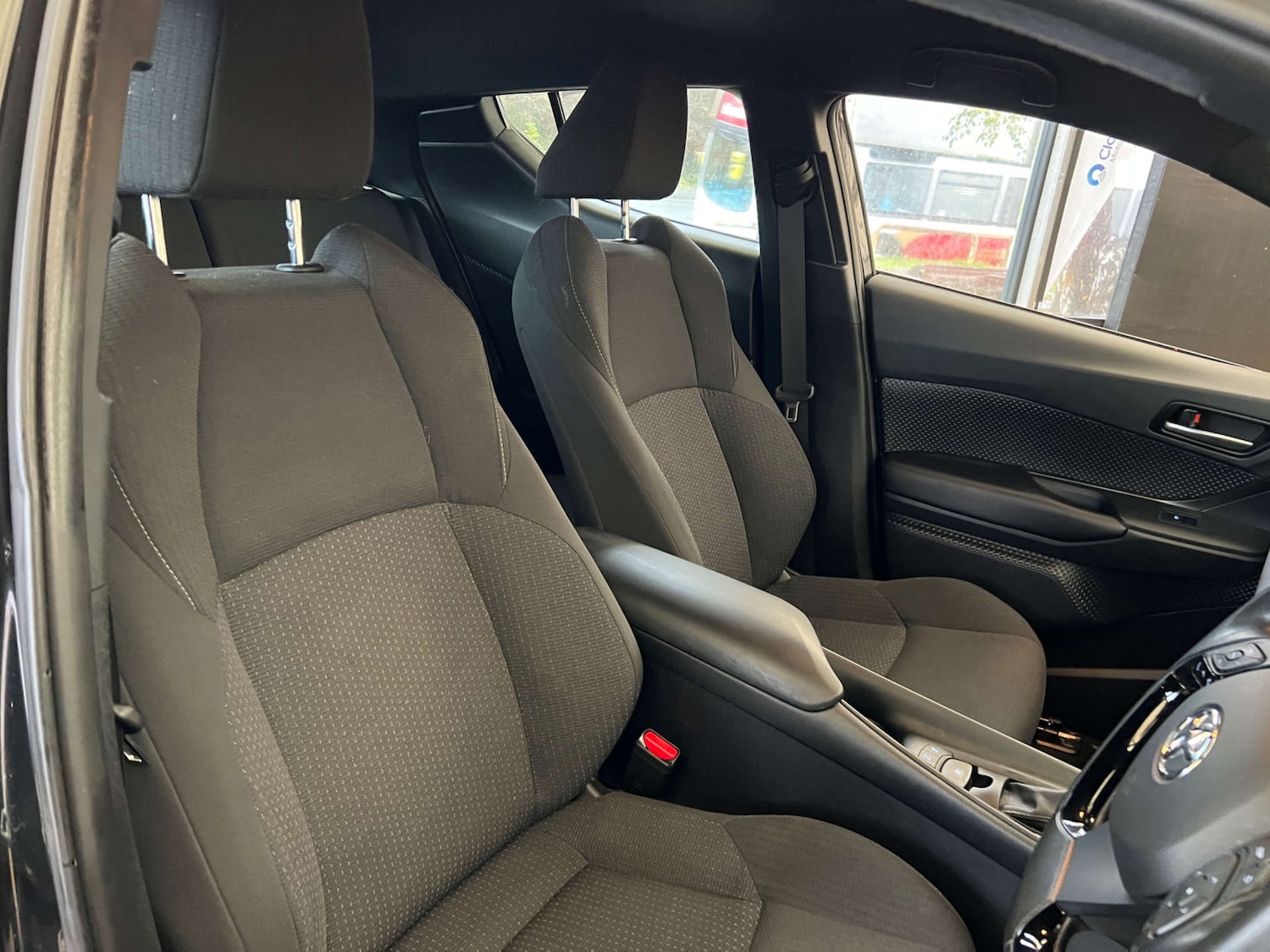 Used Toyota C-HR 2019 for sale - 76541320: Photo 11