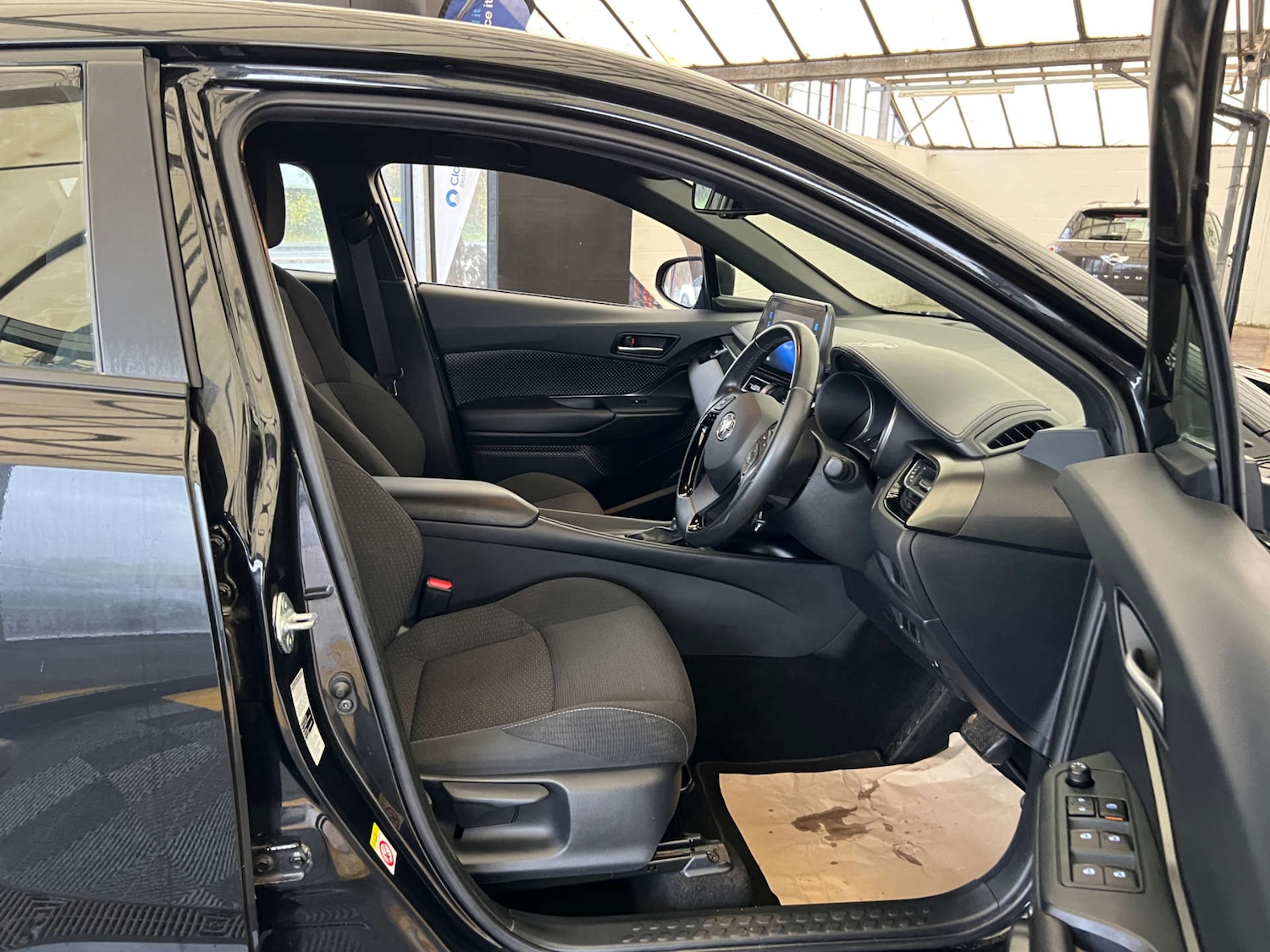 Used Toyota C-HR 2019 for sale - 76541320: Photo 9