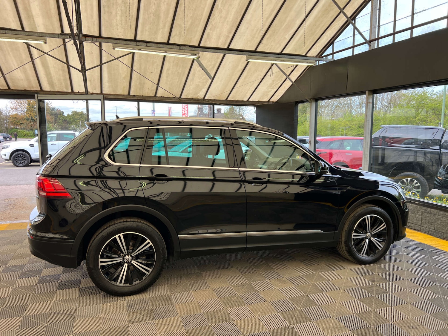 Used Volkswagen Tiguan 2018 for sale - 78202486: Photo 8