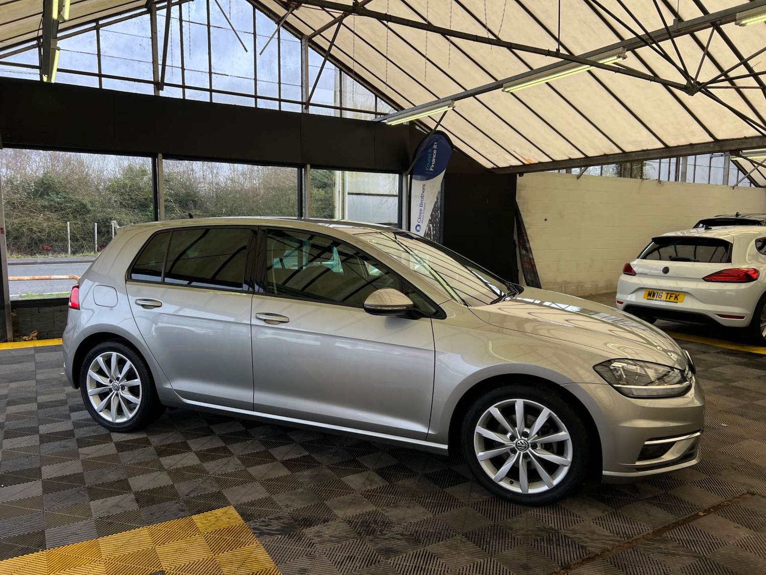Used Volkswagen Golf 2019 for sale - 77523145: Photo 3