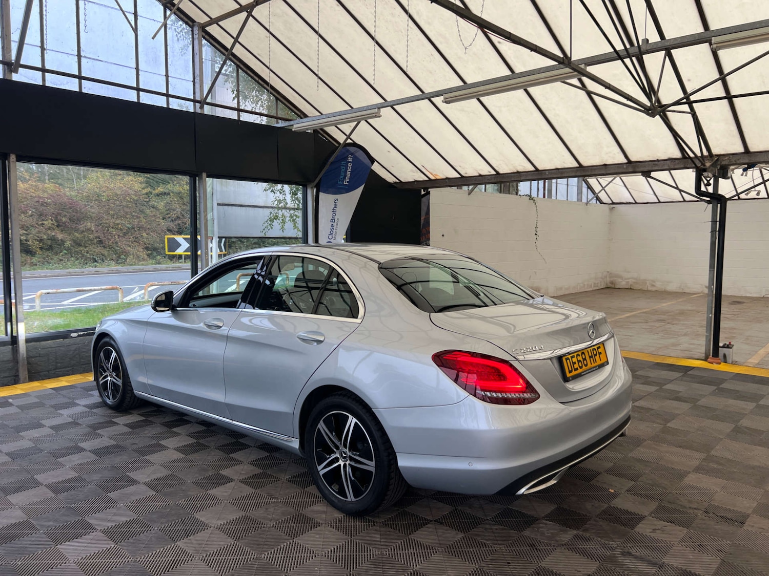 Used Mercedes-Benz C Class 2018 for sale - 76253845: Photo 6