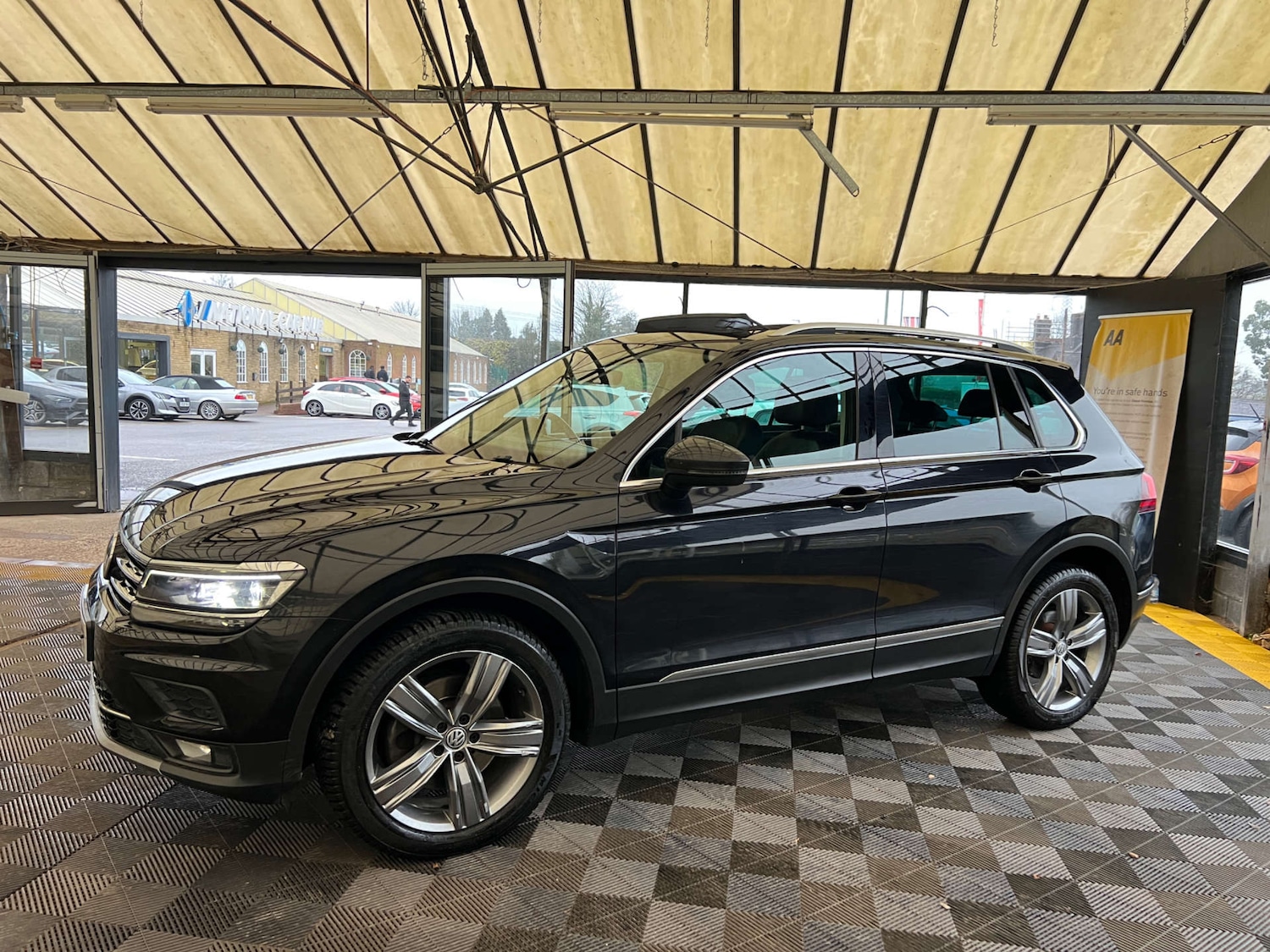 Used Volkswagen Tiguan 2017 for sale - 77702609: Photo 4