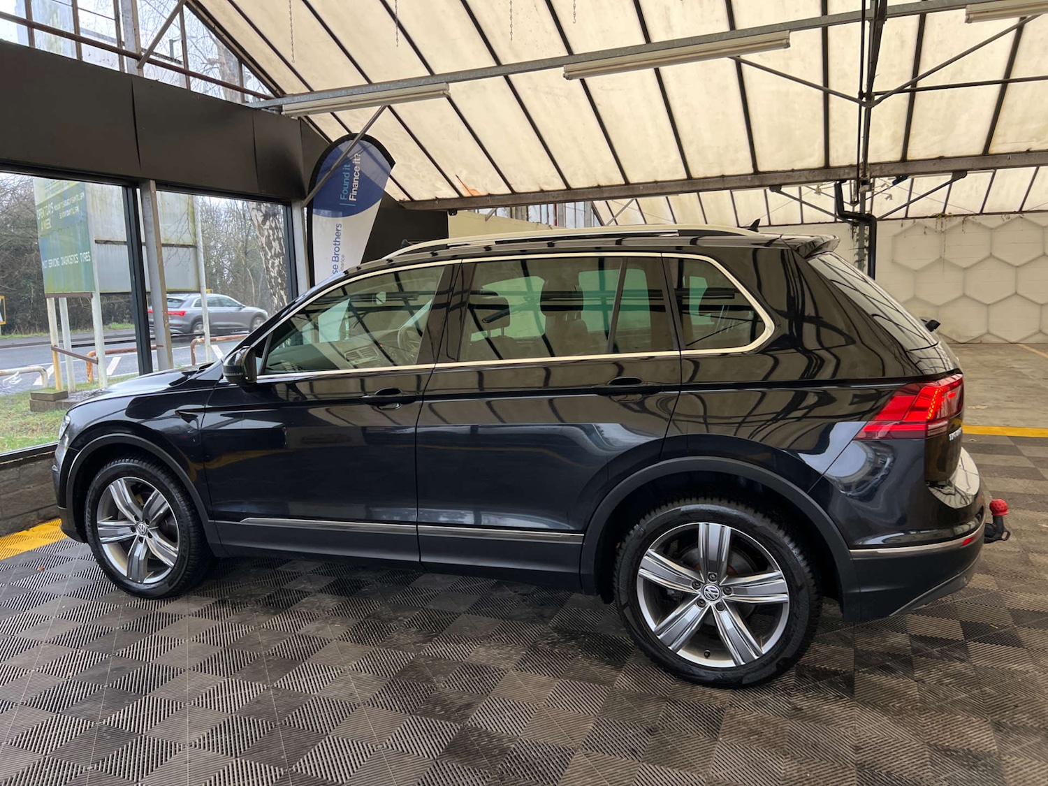 Used Volkswagen Tiguan 2017 for sale - 77702609: Photo 5