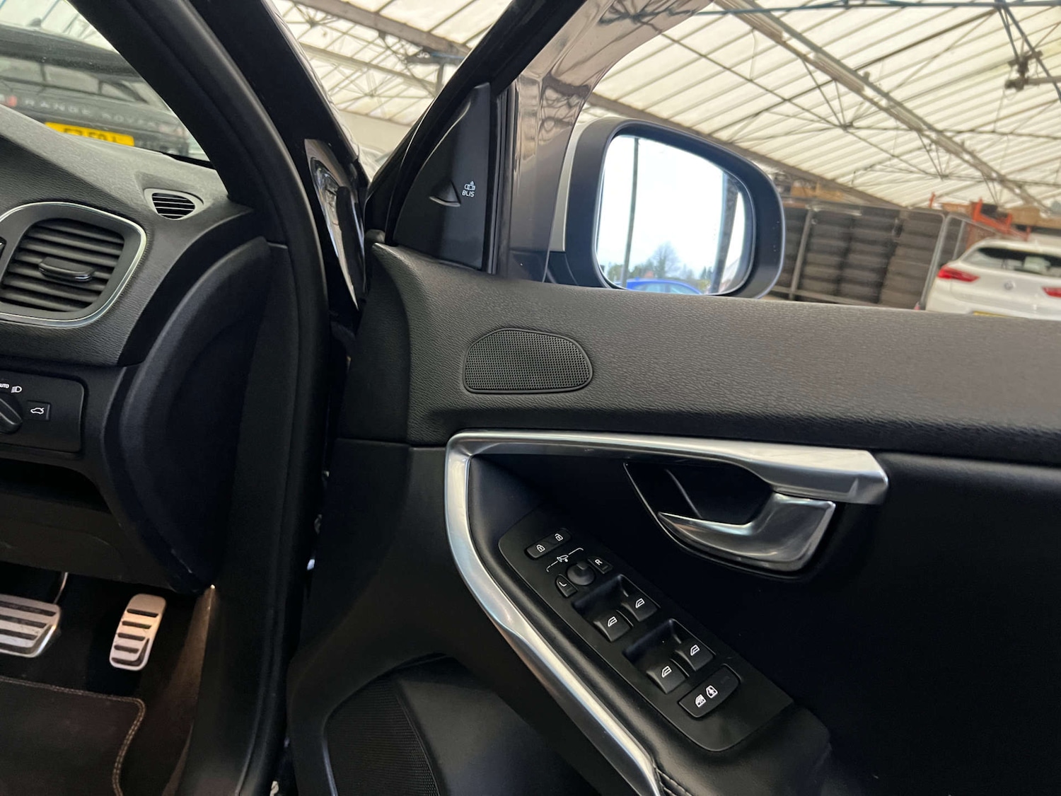 Used Volvo V40 2017 for sale - 77073374: Photo 11