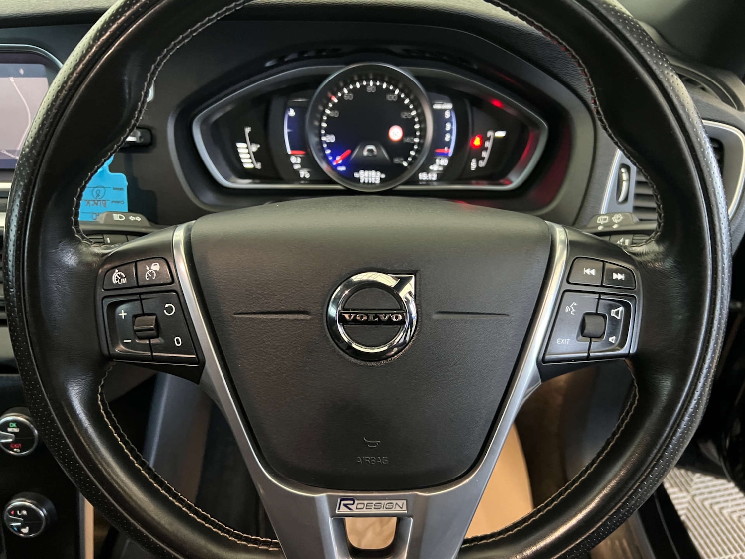 Used Volvo V40 2017 for sale - 77073374: Photo 16