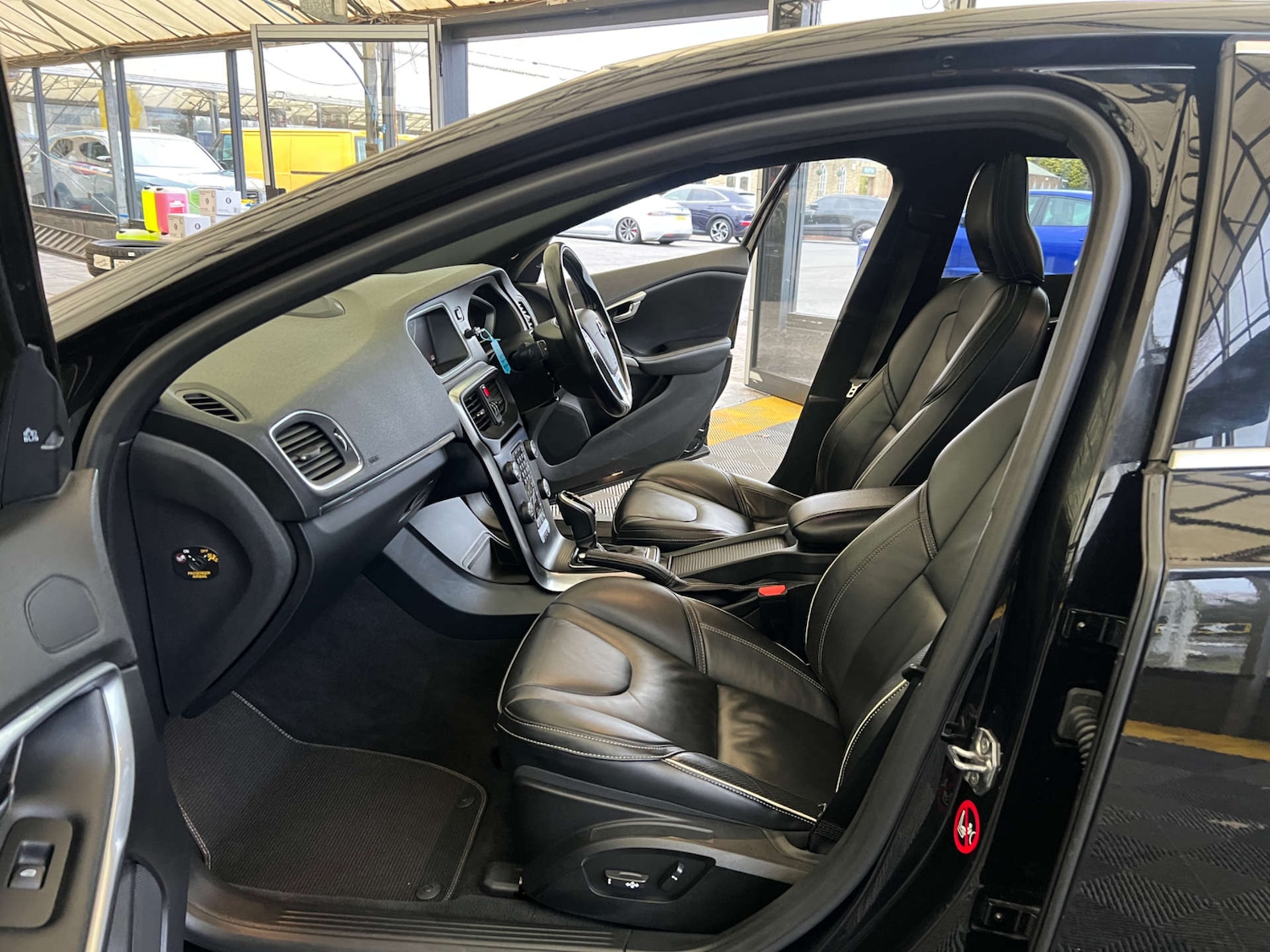 Used Volvo V40 2017 for sale - 77073374: Photo 25